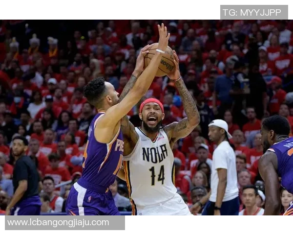 勇士与鹈鹕季后赛第三场激战回顾关键时刻决定胜负的精彩瞬间