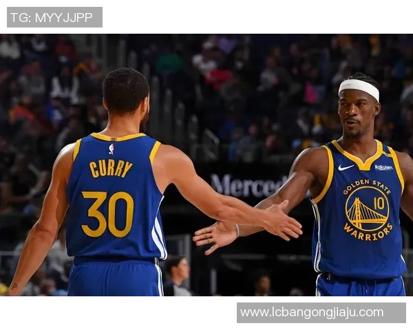 勇士与黄蜂激战NBA赛场精彩对决分析与球员表现回顾